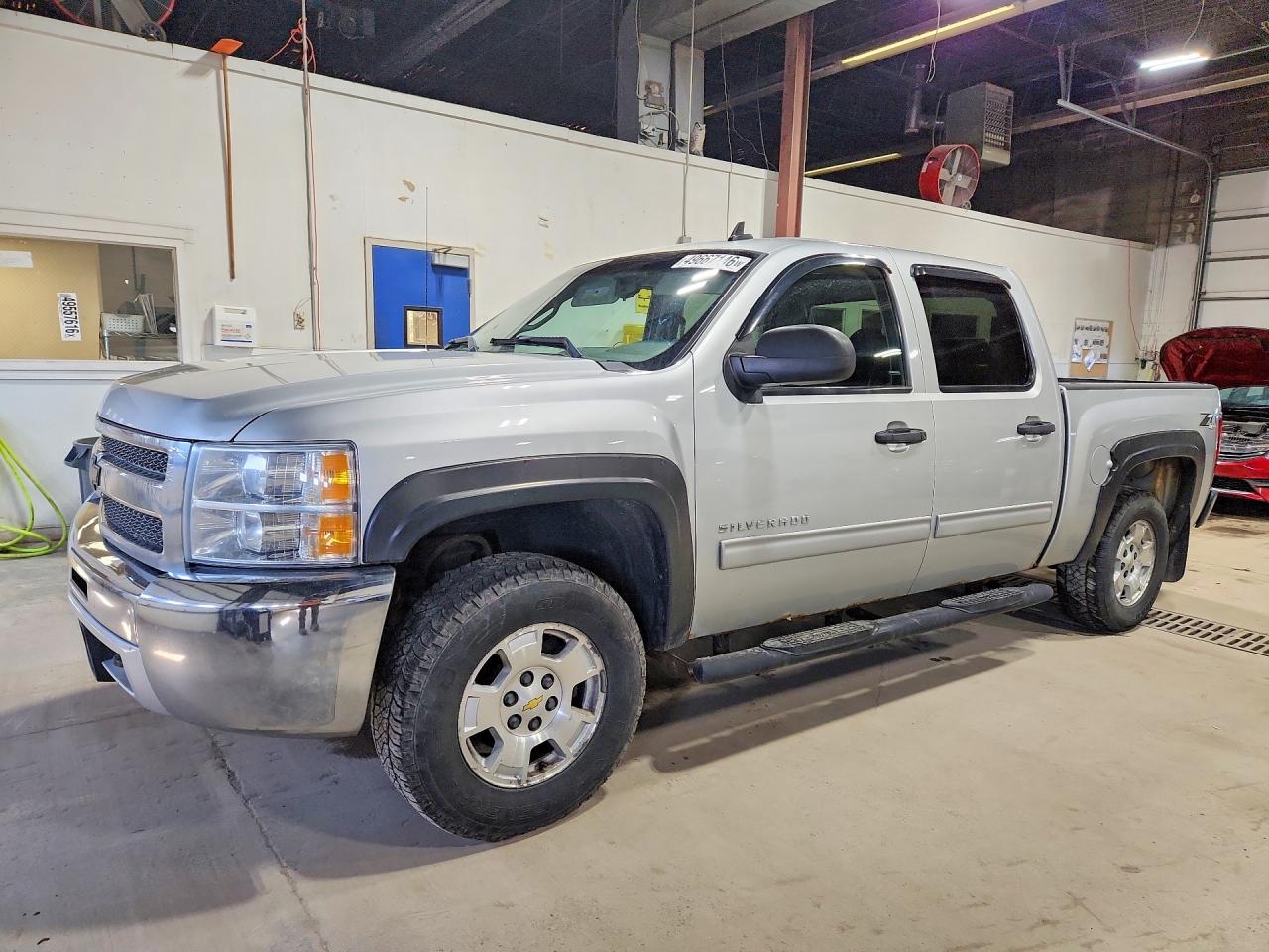 2013 Chevrolet Silverado 1500 LT, VIN 3GCPKSE79DG328609 — Minor dents and scratches