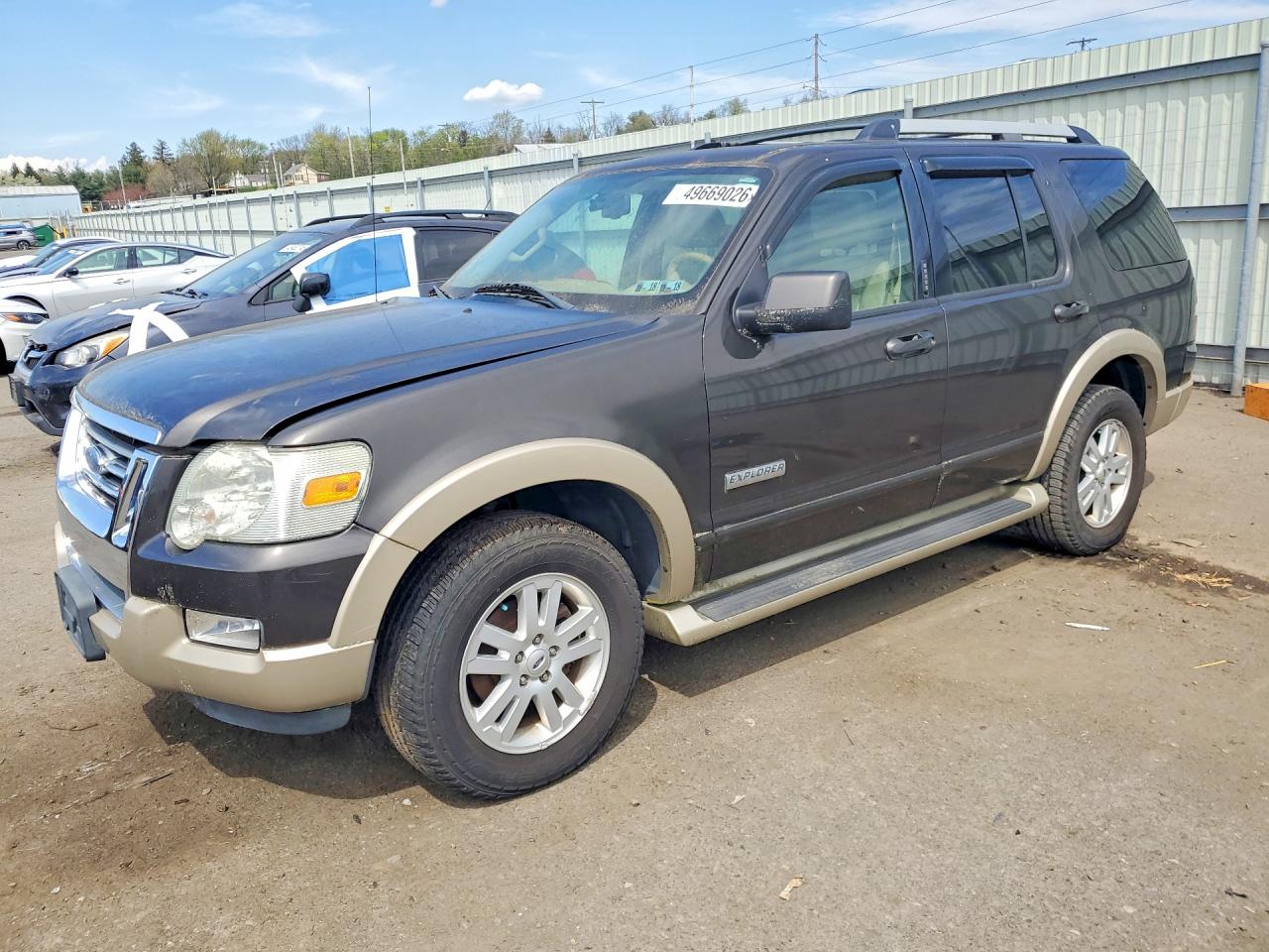 2006 Ford Explorer Eddie Bauer, VIN 1FMEU74EX6UB20457 — Front end