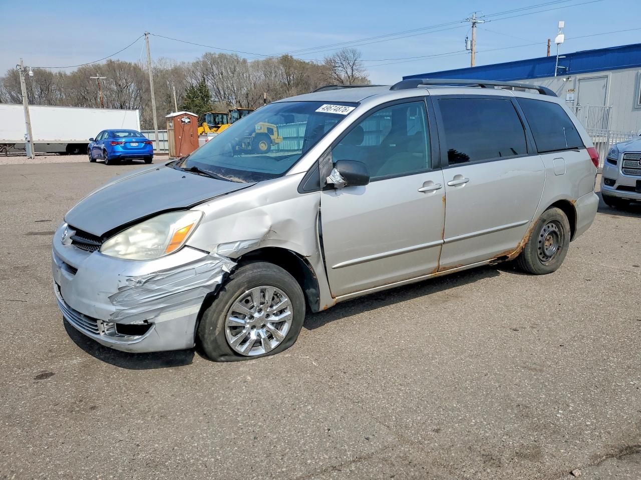 2005 Toyota Sienna CE, VIN 5TDZA23C45S342142 — Front end