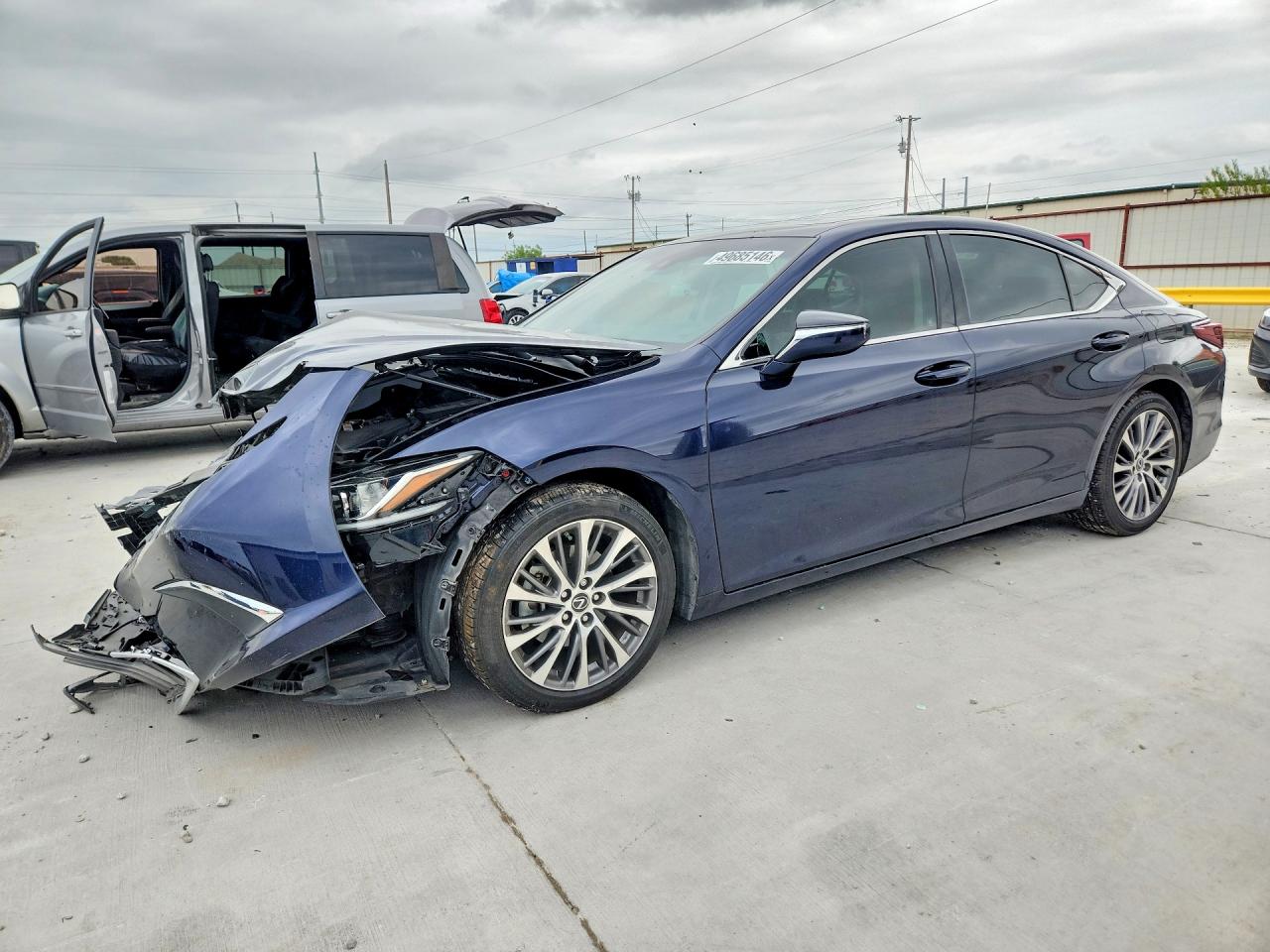 2020 Lexus ES 350, VIN 58ADZ1B19LU072612 — Front end