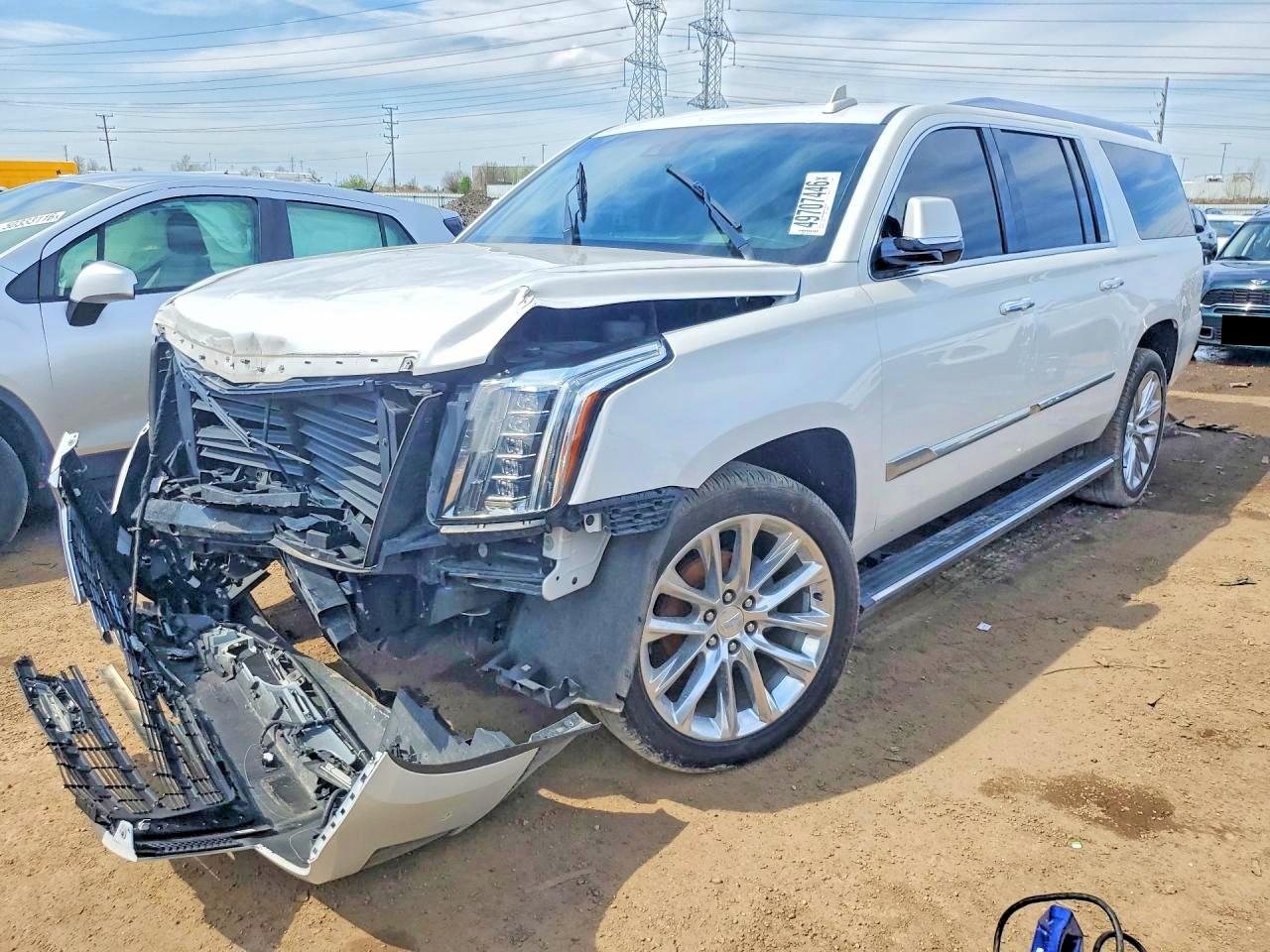 2019 Cadillac Escalade ESV Premium Luxury, VIN 1GYS4JKJXKR204550 — Front end