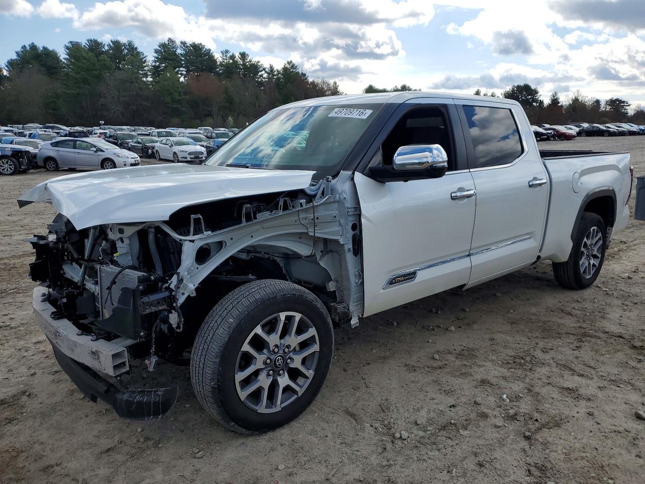 2025 Toyota Tundra 1794 Edition, VIN 5TFMA5EC6SX043007 — Перед