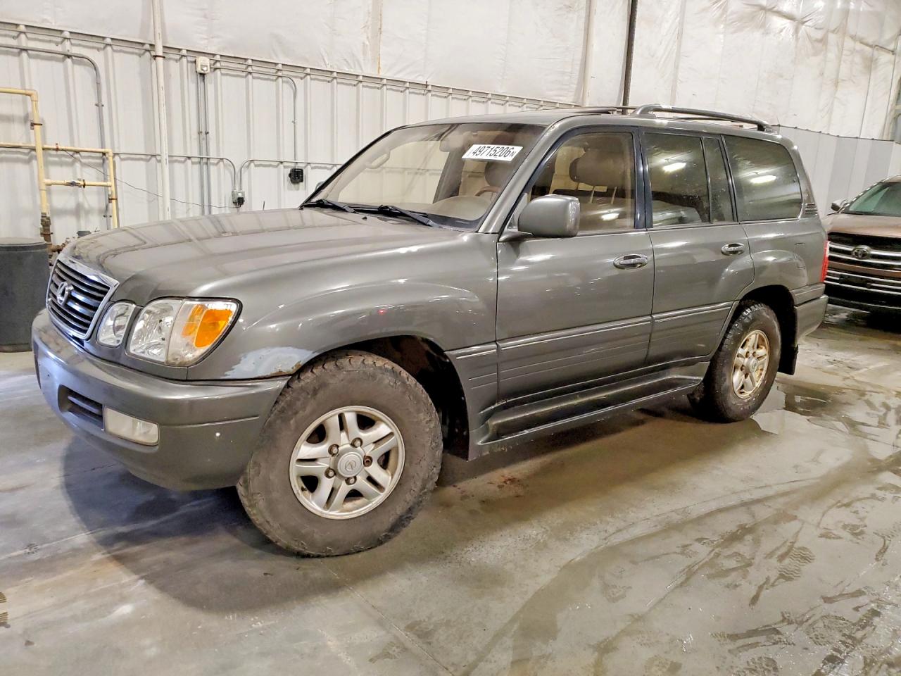 2000 Lexus LX 470, VIN JT6HT00W9Y0126889 — Rear end