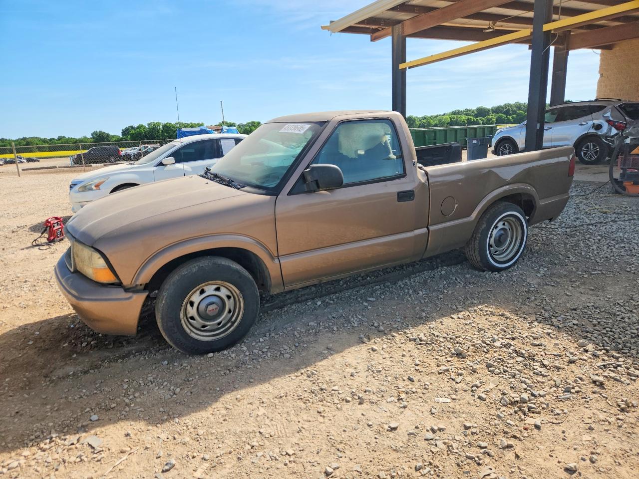 2002 GMC Sonoma SL, VIN 1GTCS145928156609 — Rear end