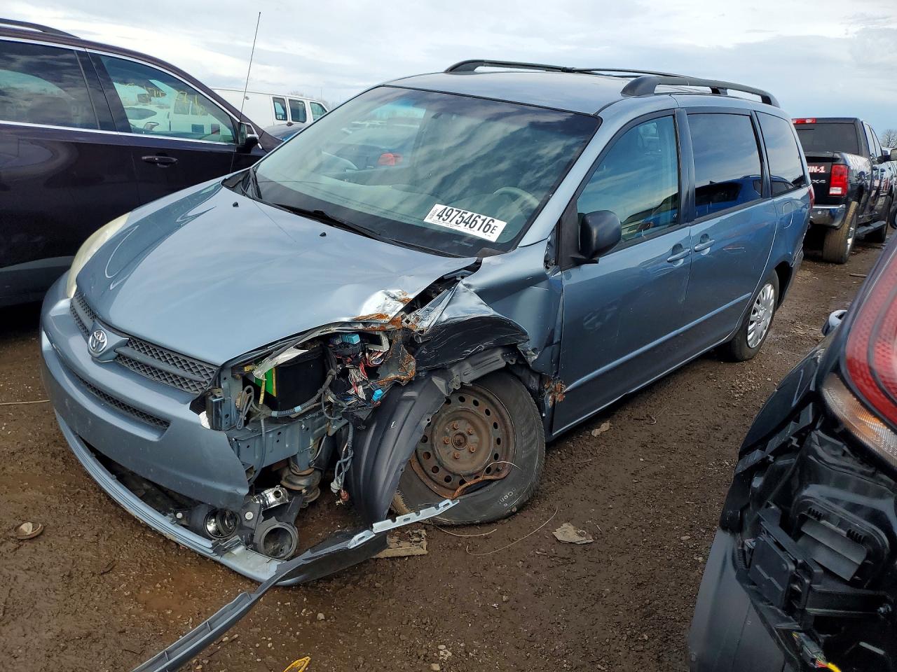 2005 Toyota Sienna LE, VIN 5TDZA23CX5S267706 — Front end