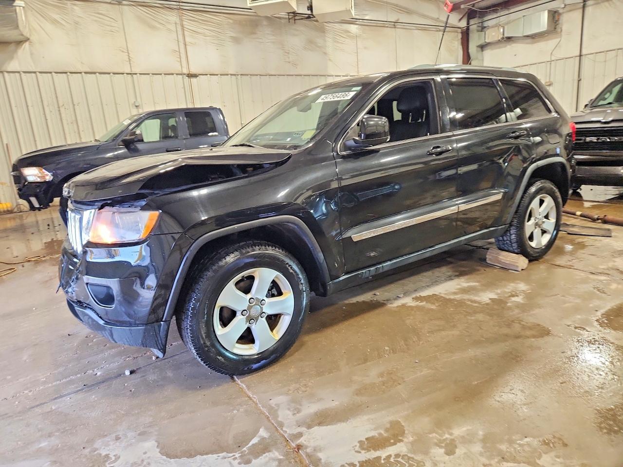 2011 Jeep Grand Cherokee Laredo, VIN 1J4RR4GG2BC544597 — Front end