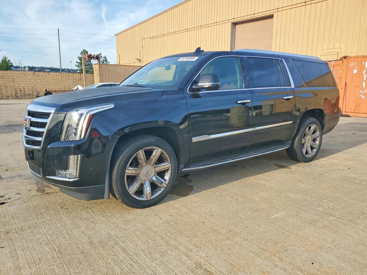 2017 Cadillac Escalade ESV Luxury, VIN 1GYS3HKJXHR387923 — Minor dents and scratches
