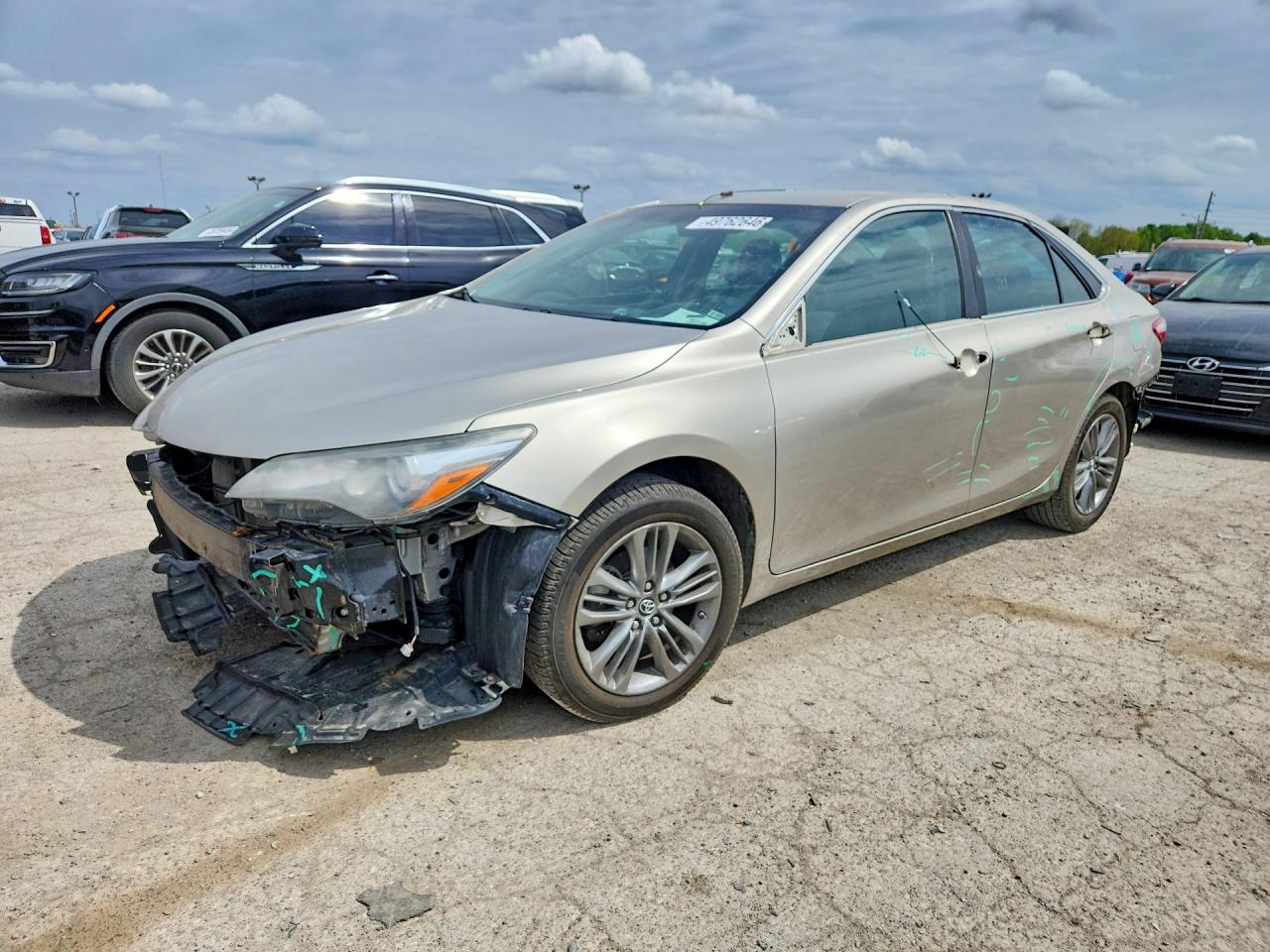 2017 Toyota Camry LE, VIN 4T1BF1FK5HU339763 — Вандализм