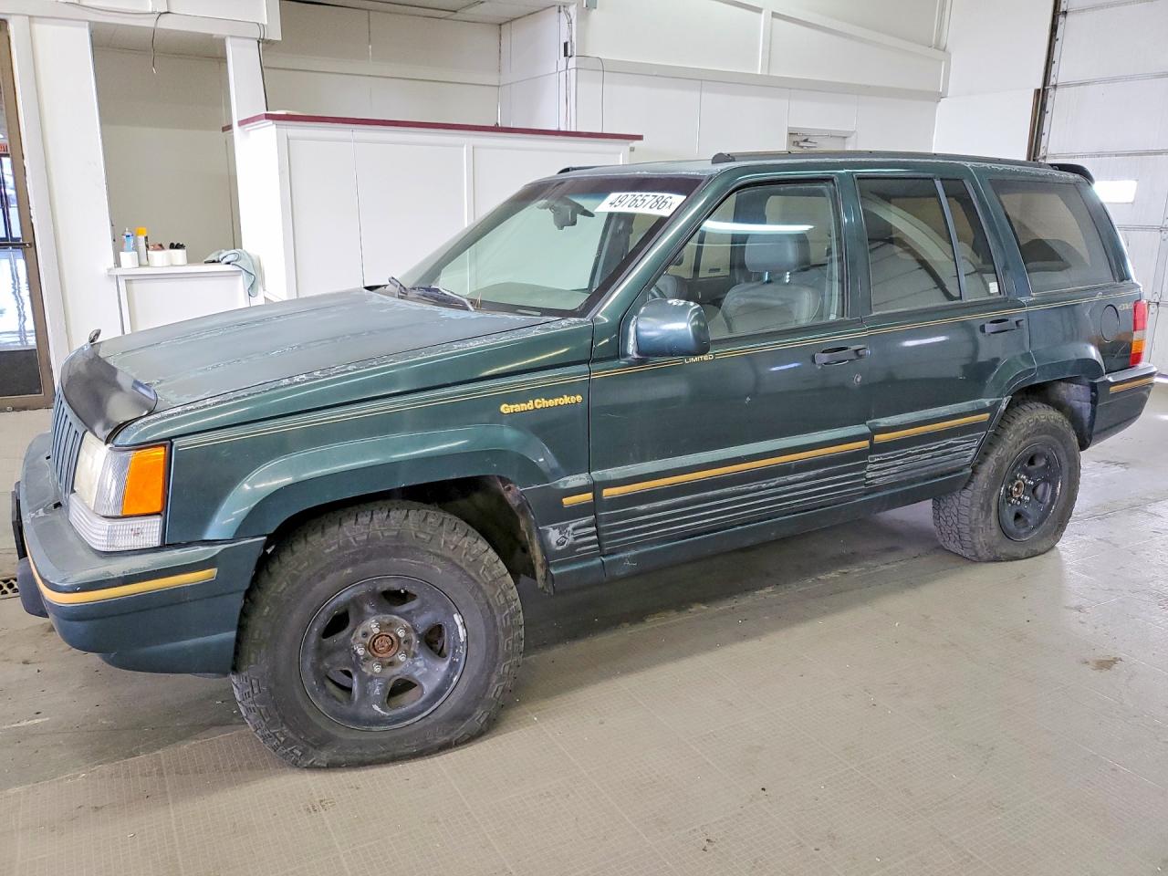 1993 Jeep Grand Cherokee Limited, VIN 1J4GZ78Y7PC607846 — Rear end