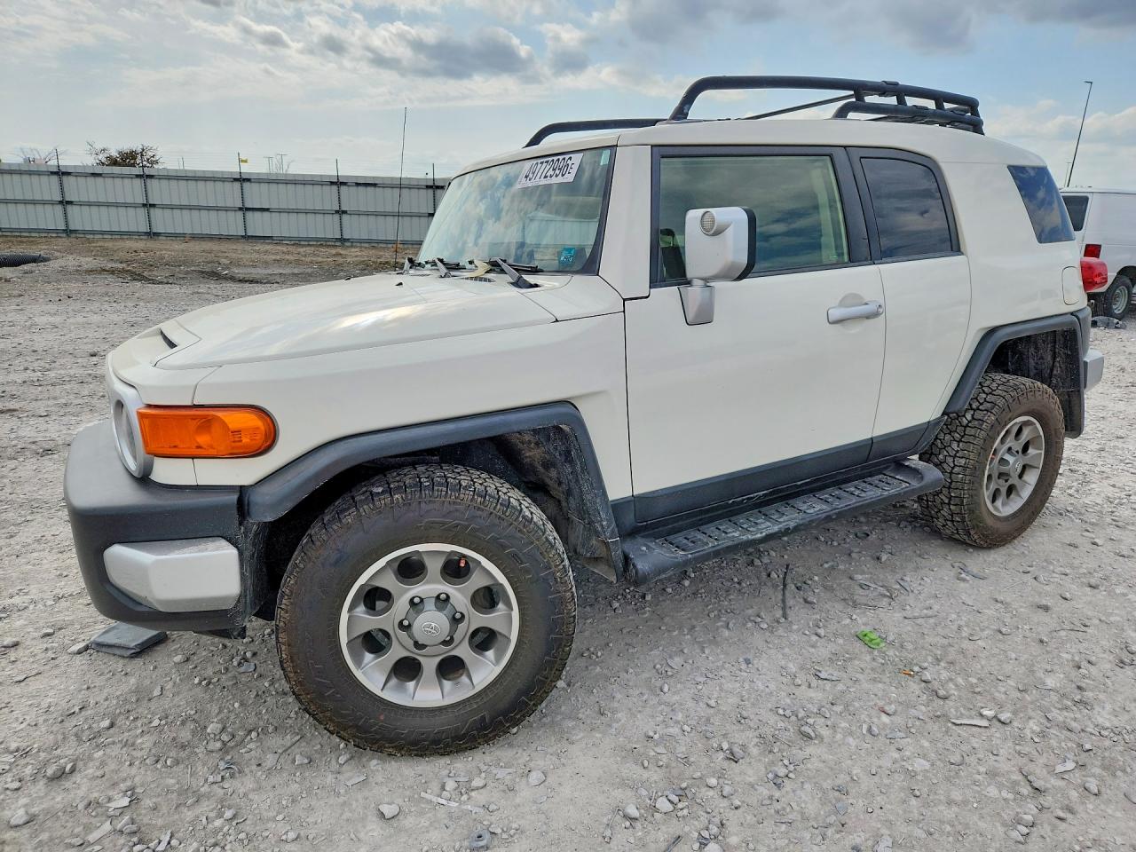 2013 Toyota FJ Cruiser, VIN JTEBU4BF9DK161913 — Side