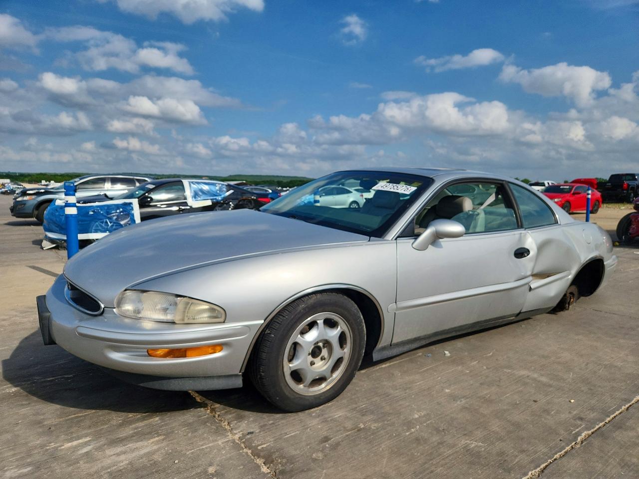 1999 Buick Riviera, VIN 1G4GD2218X4702053 — Бок