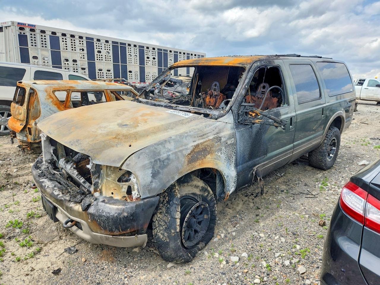 2004 Ford Excursion Eddie Bauer, VIN 1FMNU45S54ED76385 — Burn