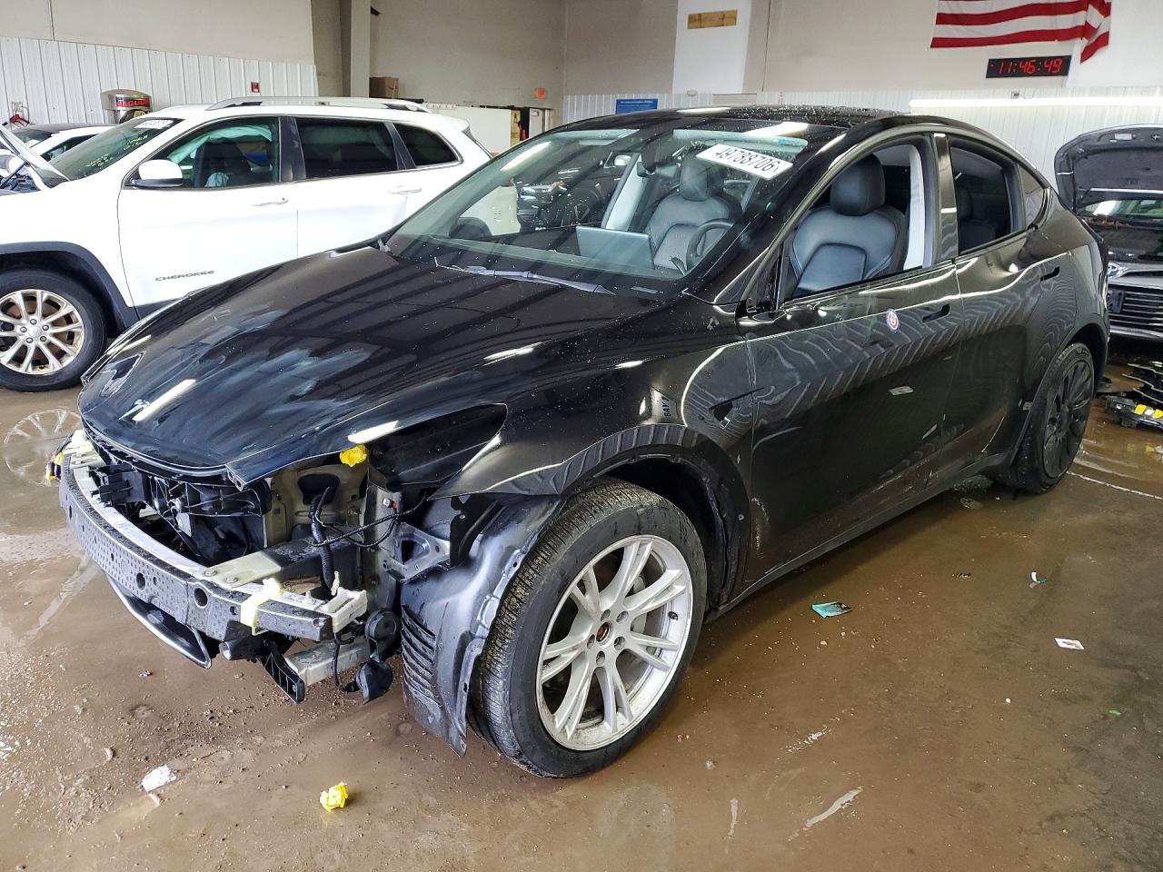 2021 Tesla Model Y Long Range, VIN 5YJYGDEE2MF261390 — Side