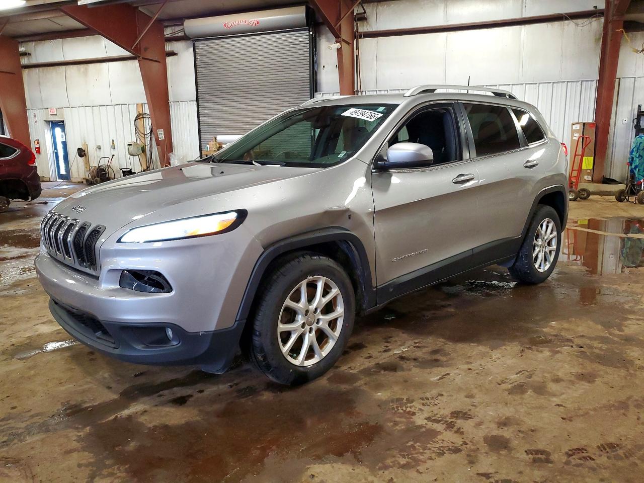 2016 Jeep Cherokee Latitude, VIN 1C4PJLCB3GW355827 — Front end