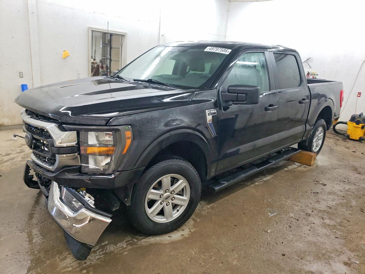 2023 Ford F-150 XL, VIN 1FTEW1C80PKD34765 — Перед