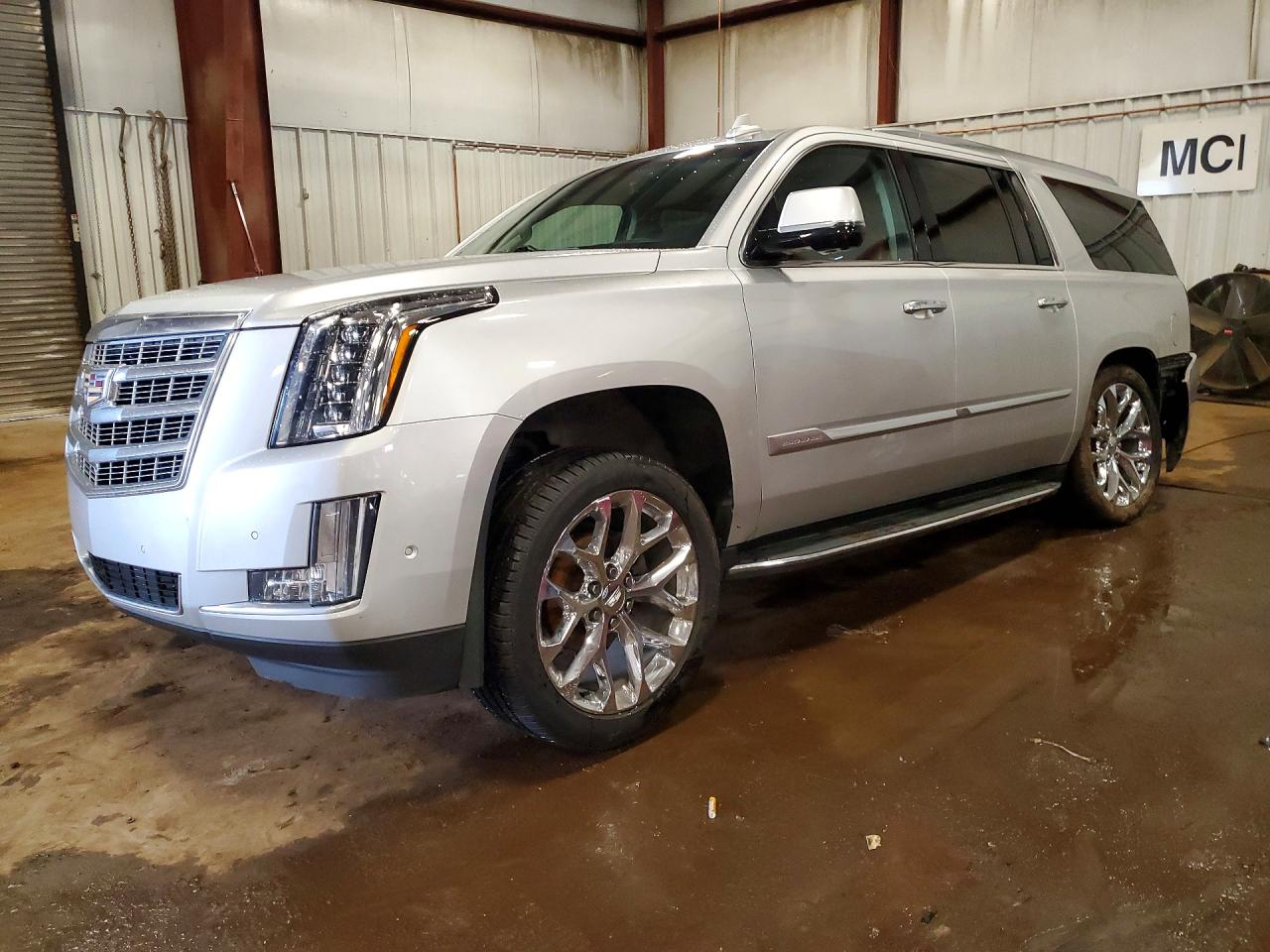 2018 Cadillac Escalade ESV Luxury, VIN 1GYS4HKJ2JR321367 — Undercarriage