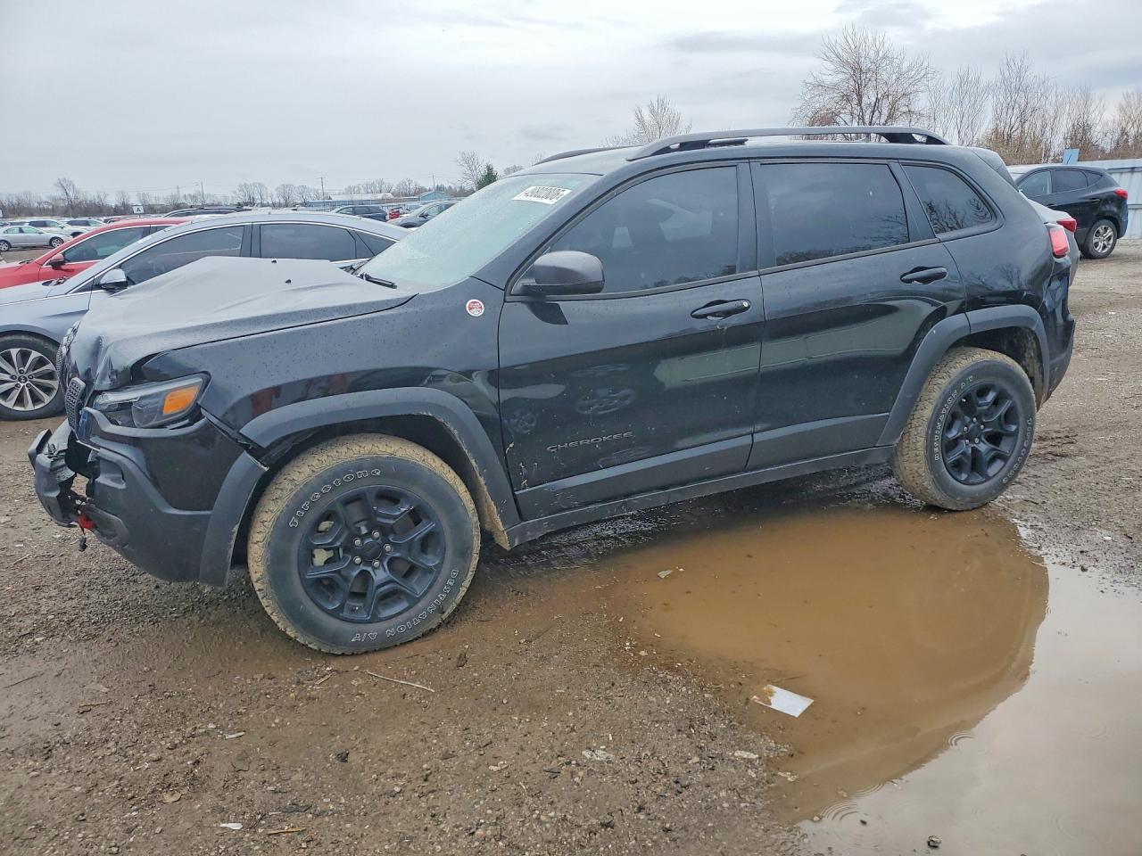 2021 Jeep Cherokee Trailhawk, VIN 1C4PJMBX9MD113599 — Front end