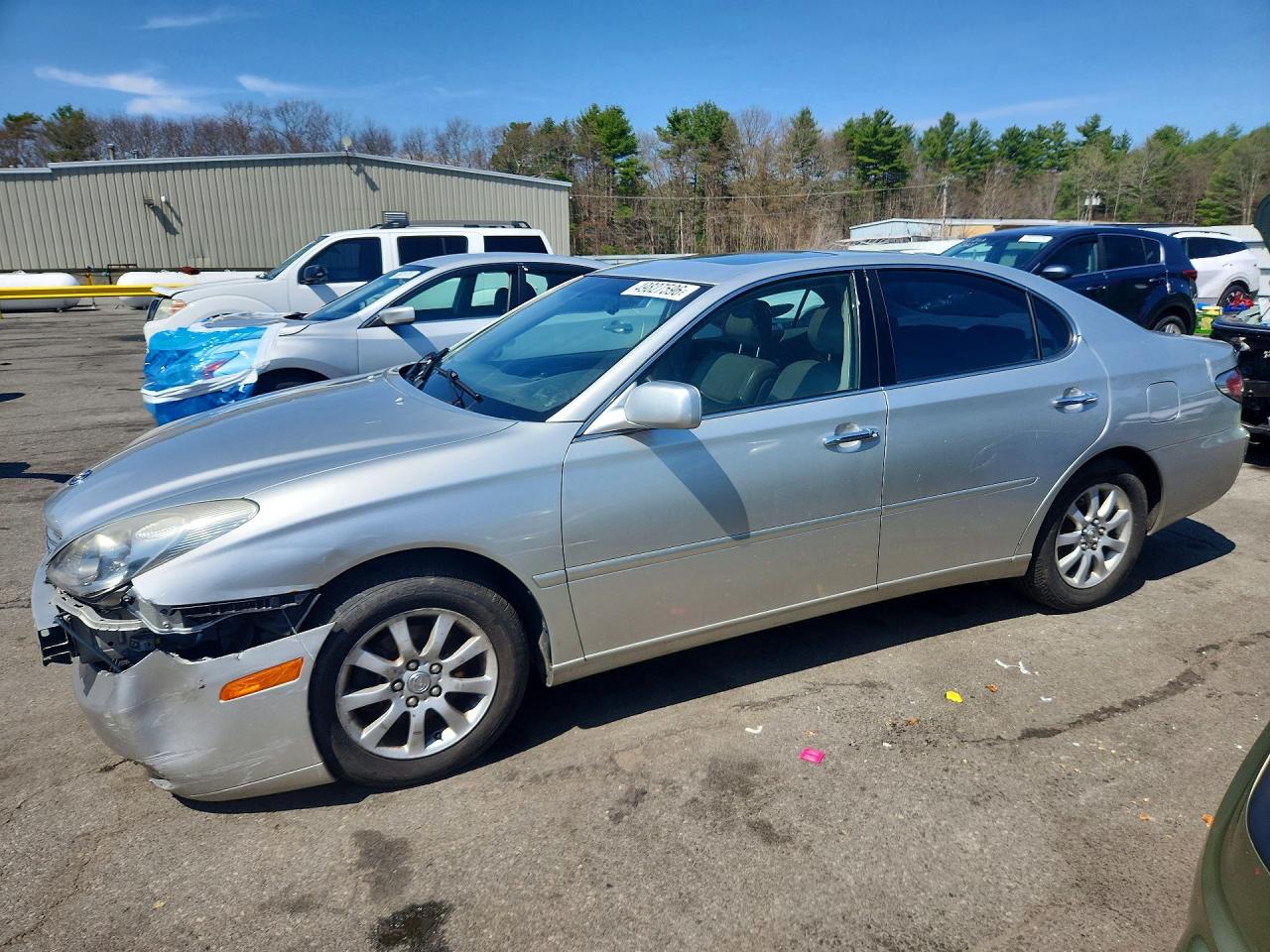 2002 Lexus ES 300, VIN JTHBF30GX20015211 — Перед