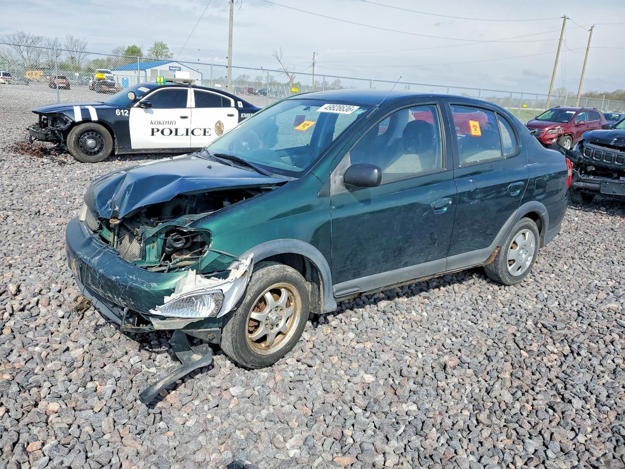 2000 Toyota ECHO, VIN JTDBT1232Y0097422 — Rear end