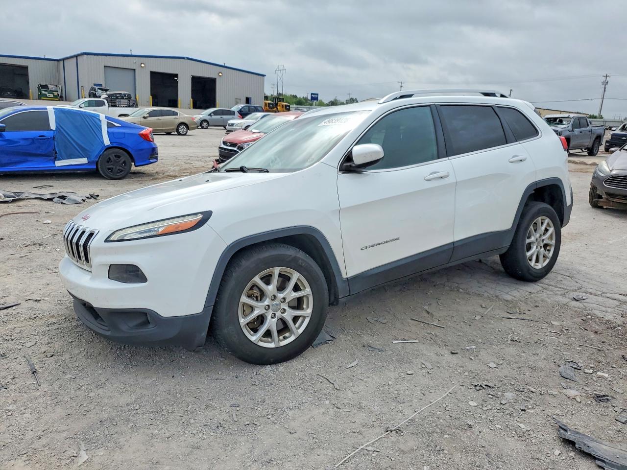 2016 Jeep Cherokee Latitude, VIN 1C4PJMCB9GW216100 — Frame damage