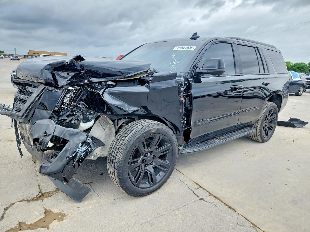 2018 Cadillac Escalade Luxury, VIN 1GYS3BKJ7JR342523 — Front end