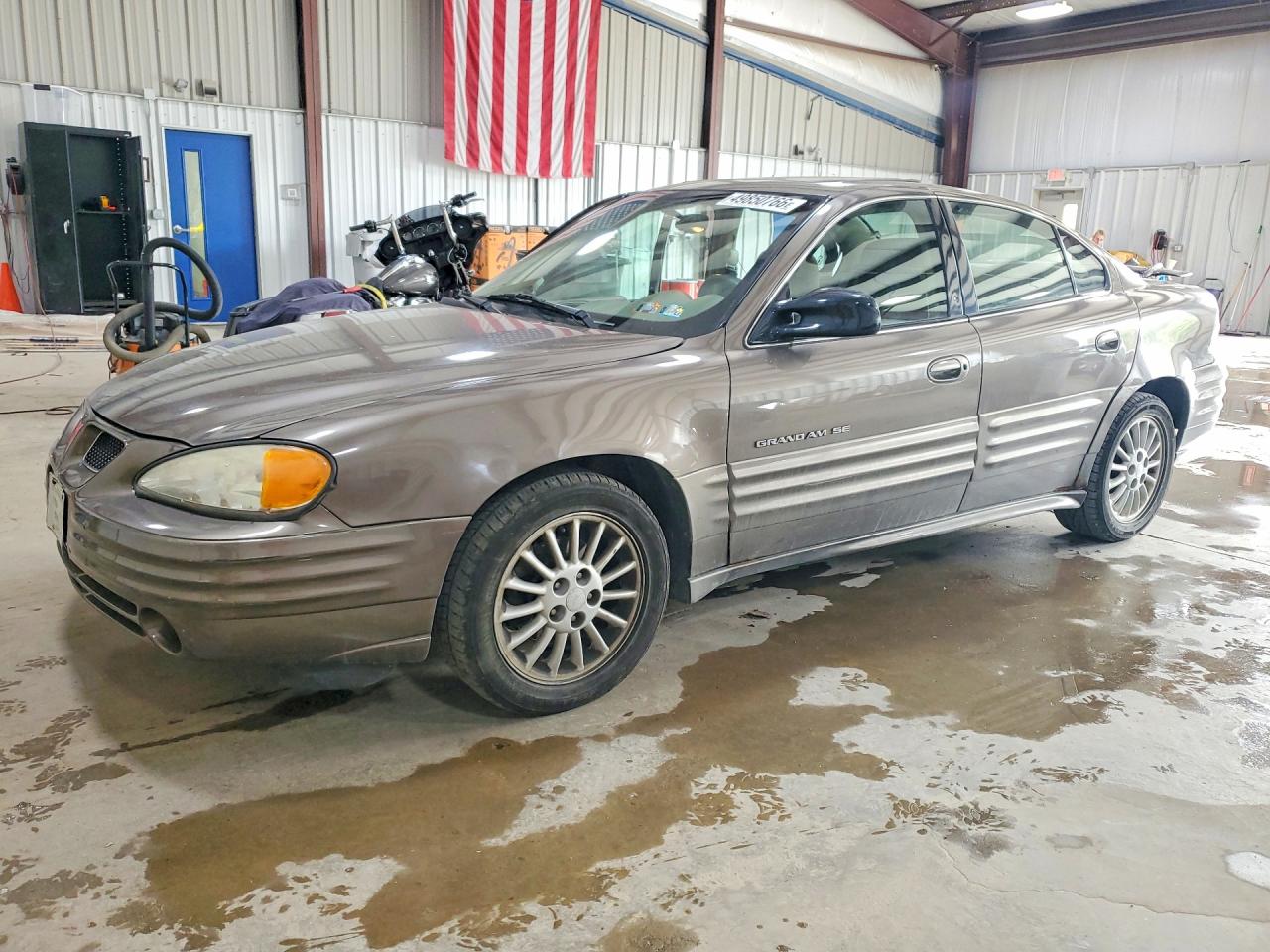 2001 Pontiac Grand Am SE1, VIN 1G2NF52T61M626532 — Side