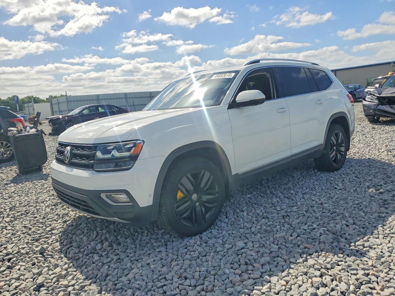 2018 Volkswagen Atlas SEL Premium, VIN 1V2NR2CA8JC565641 — Вандализм