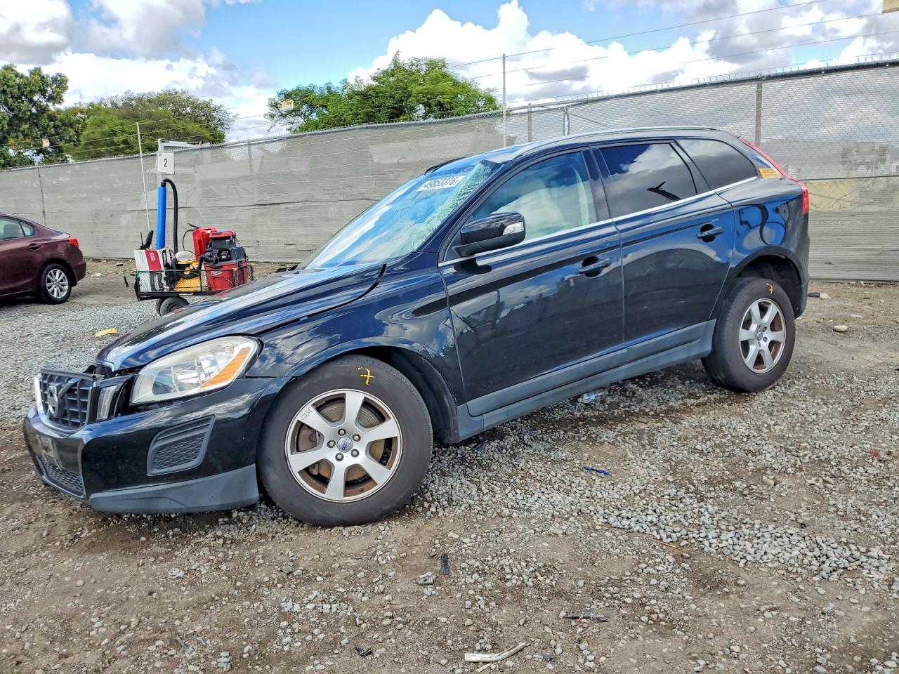 2011 Volvo XC60 3.2L, VIN YV4940DL1B2187740 — Front end