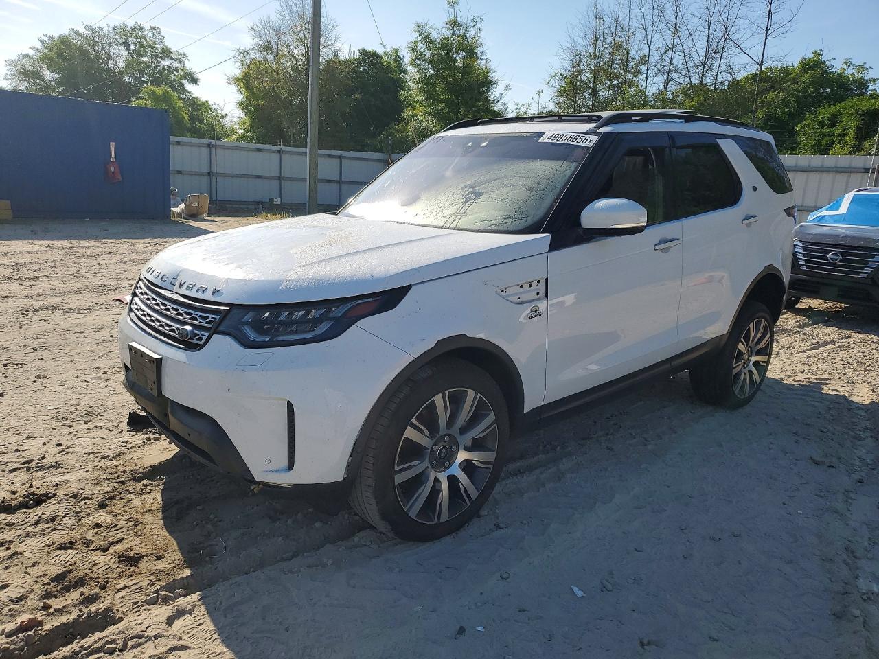 2018 Land Rover Discovery HSE Luxury, VIN SALRT2RVXJA060851 — Front end