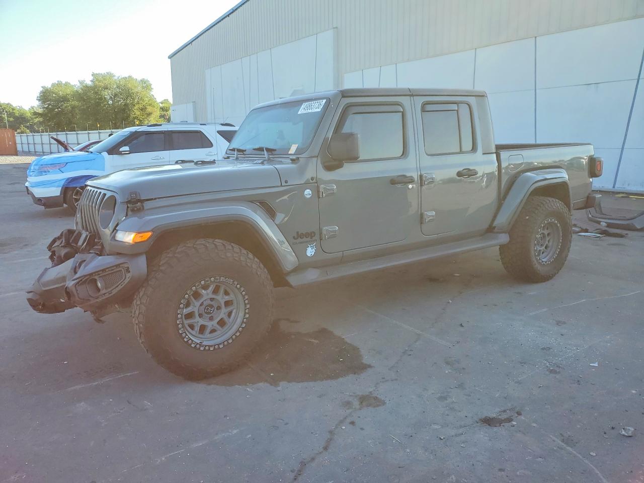 2021 Jeep Gladiator Sport S, VIN 1C6HJTAG0ML541512 — Front end