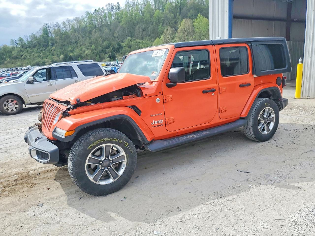 2018 Jeep Wrangler Unlimited Sahara, VIN 1C4HJXEG7JW312314 — Front end