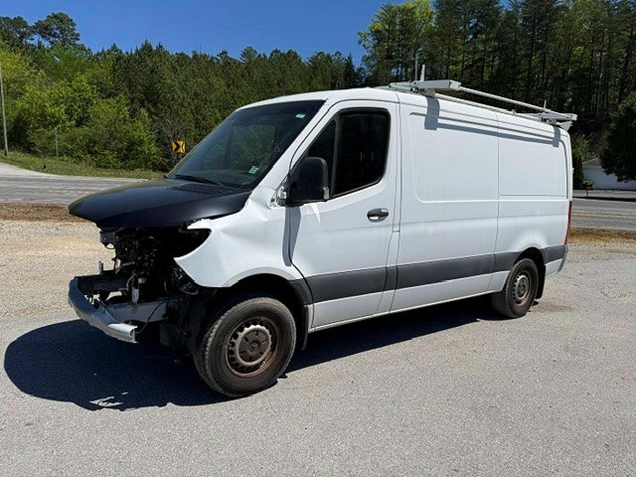 2019 Mercedes-Benz Sprinter, VIN WD3PE7ED5KT010958 — Front end