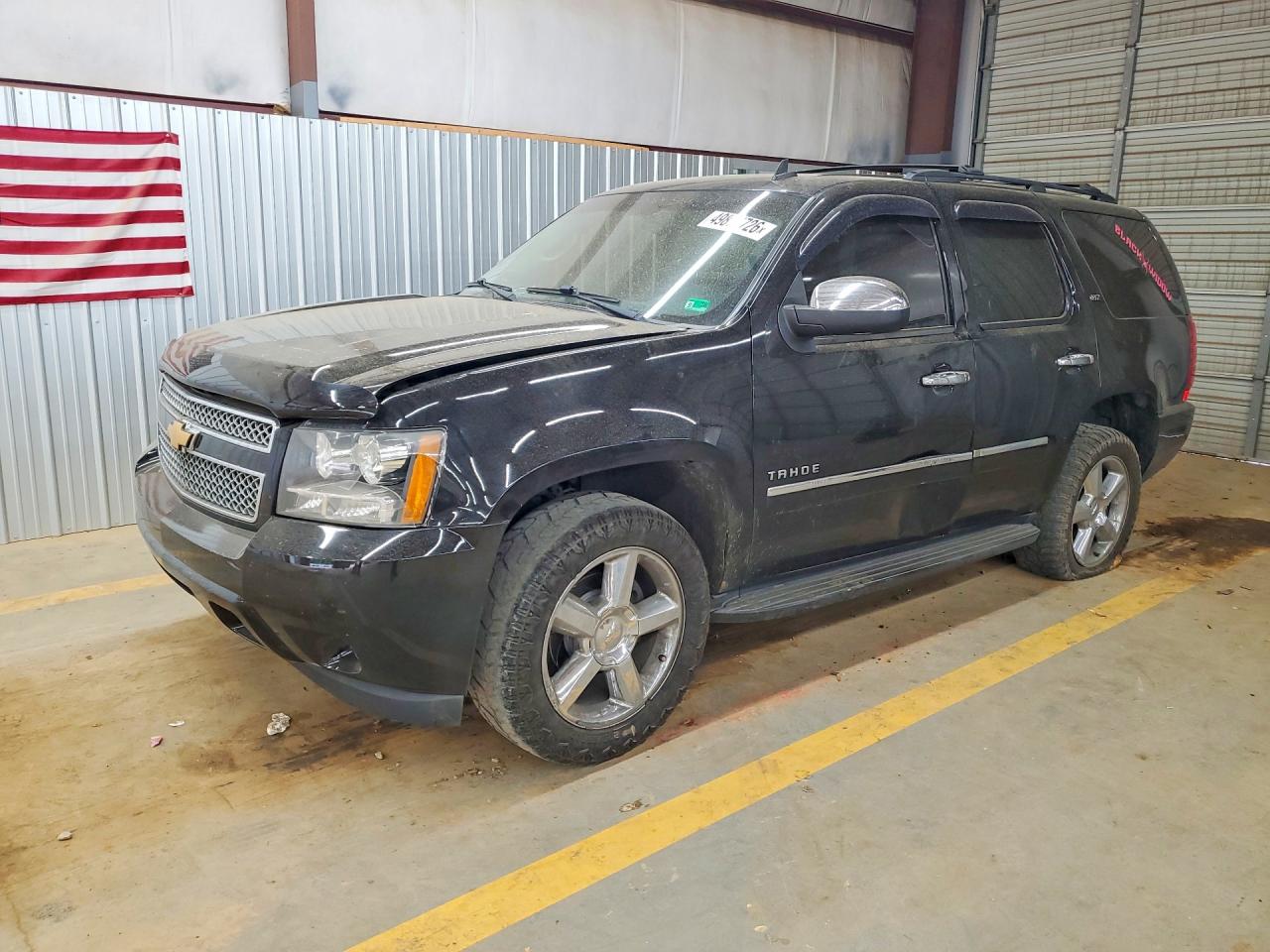 2013 Chevrolet Tahoe LTZ, VIN 1GNSKCE02DR150987 — Front end