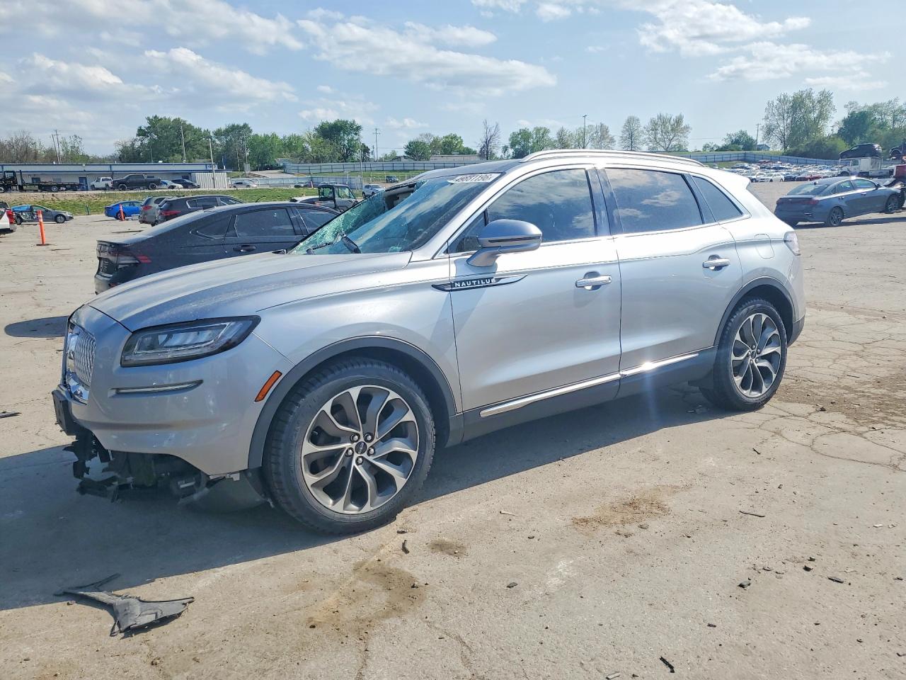 2021 Lincoln Nautilus Reserve, VIN 2LMPJ6K90MBL08901 — Front end