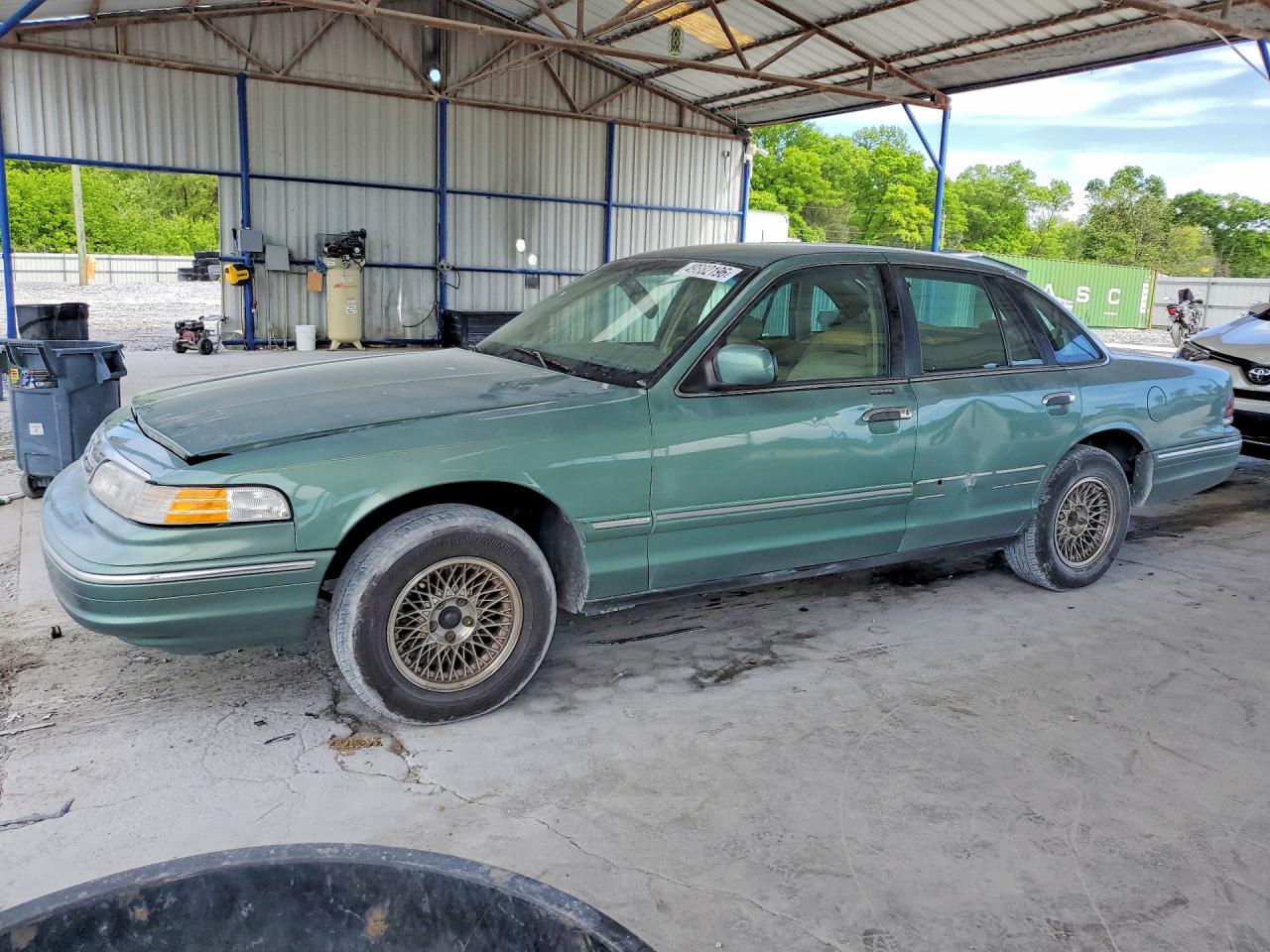 1997 Ford Crown Victoria LX, VIN 2FALP74W0VX101795 — Side