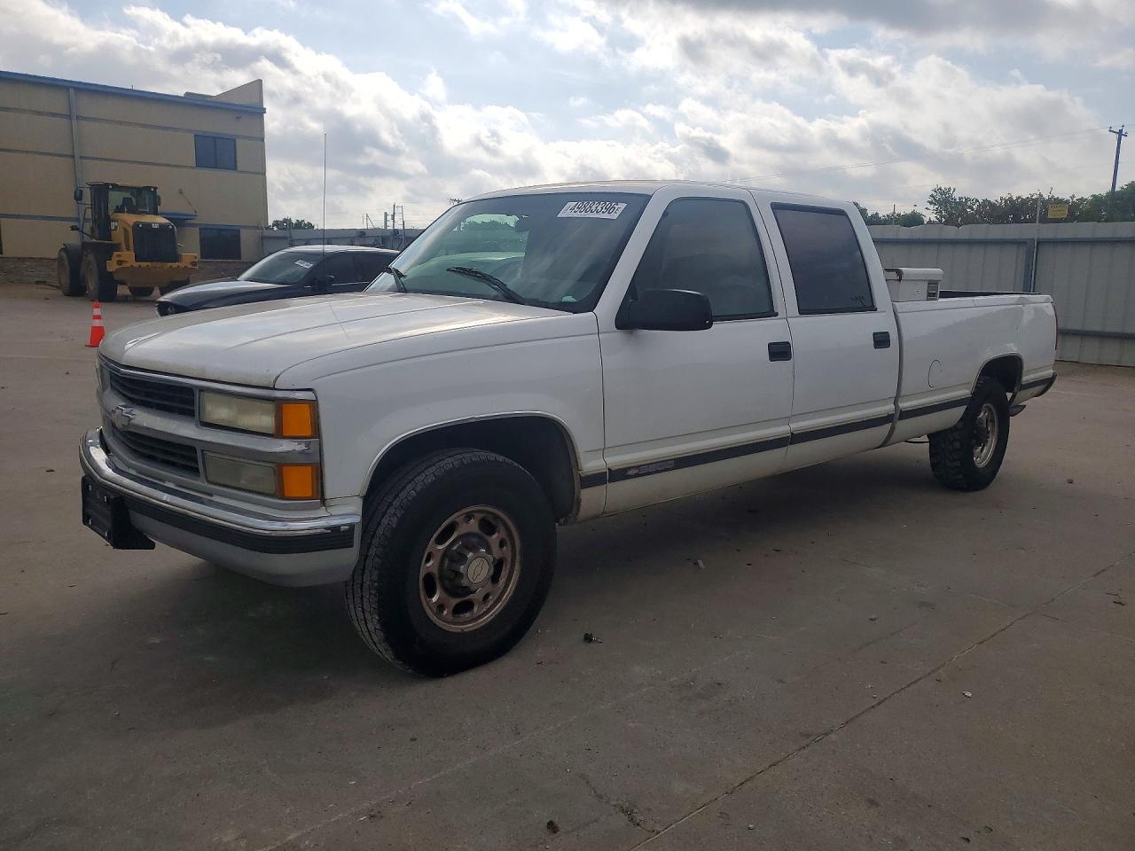 2000 Chevrolet Silverado 3500, VIN 1GCGC33R9YF508025 — Rear end