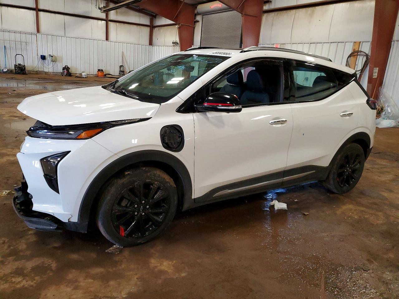 2023 Chevrolet Bolt EUV Premier, VIN 1G1FZ6S08P4171915 — Front end