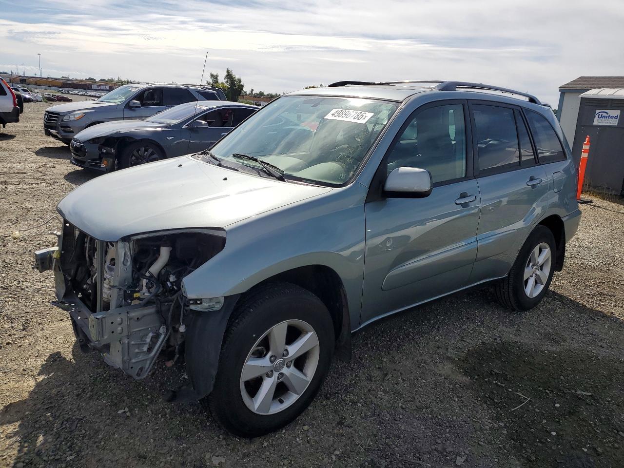 2005 Toyota RAV4, VIN JTEHD20V856044844 — Front end