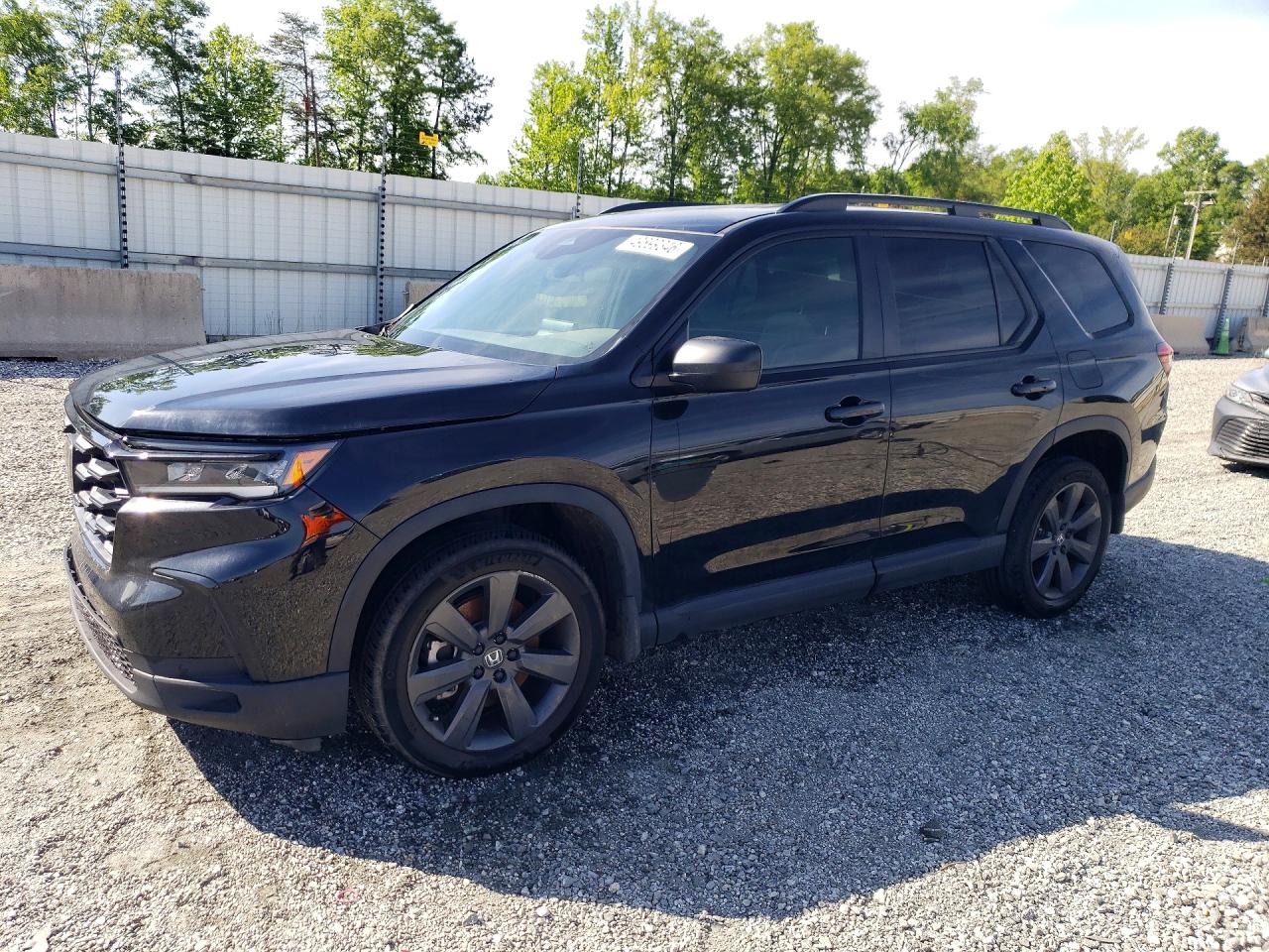 2025 Honda Pilot Sport, VIN 5FNYG2H38SB010000 — Перед