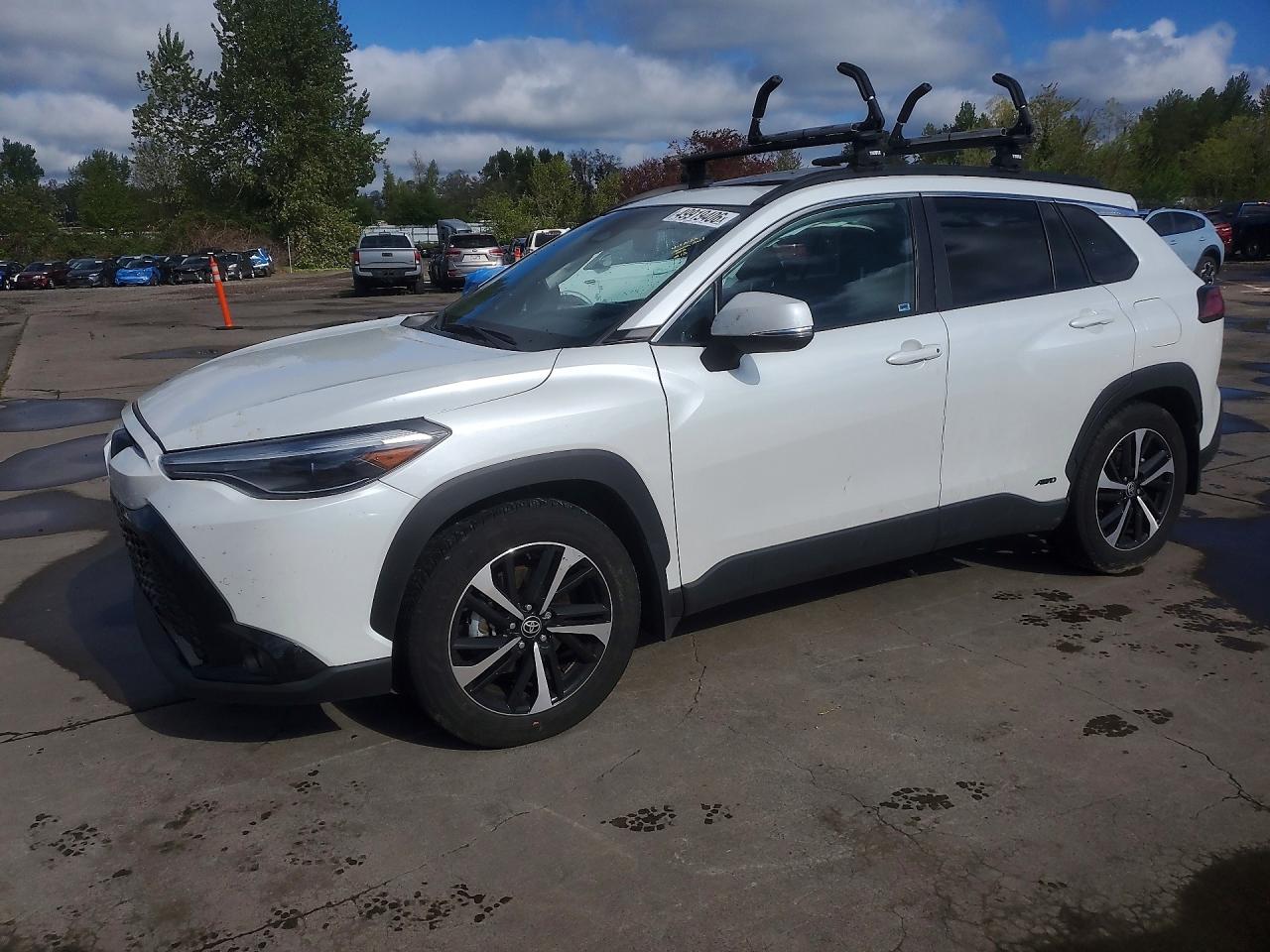 2024 Toyota Corolla Cross Hybrid XSE, VIN 7MUFBABG2RV024725 — Side