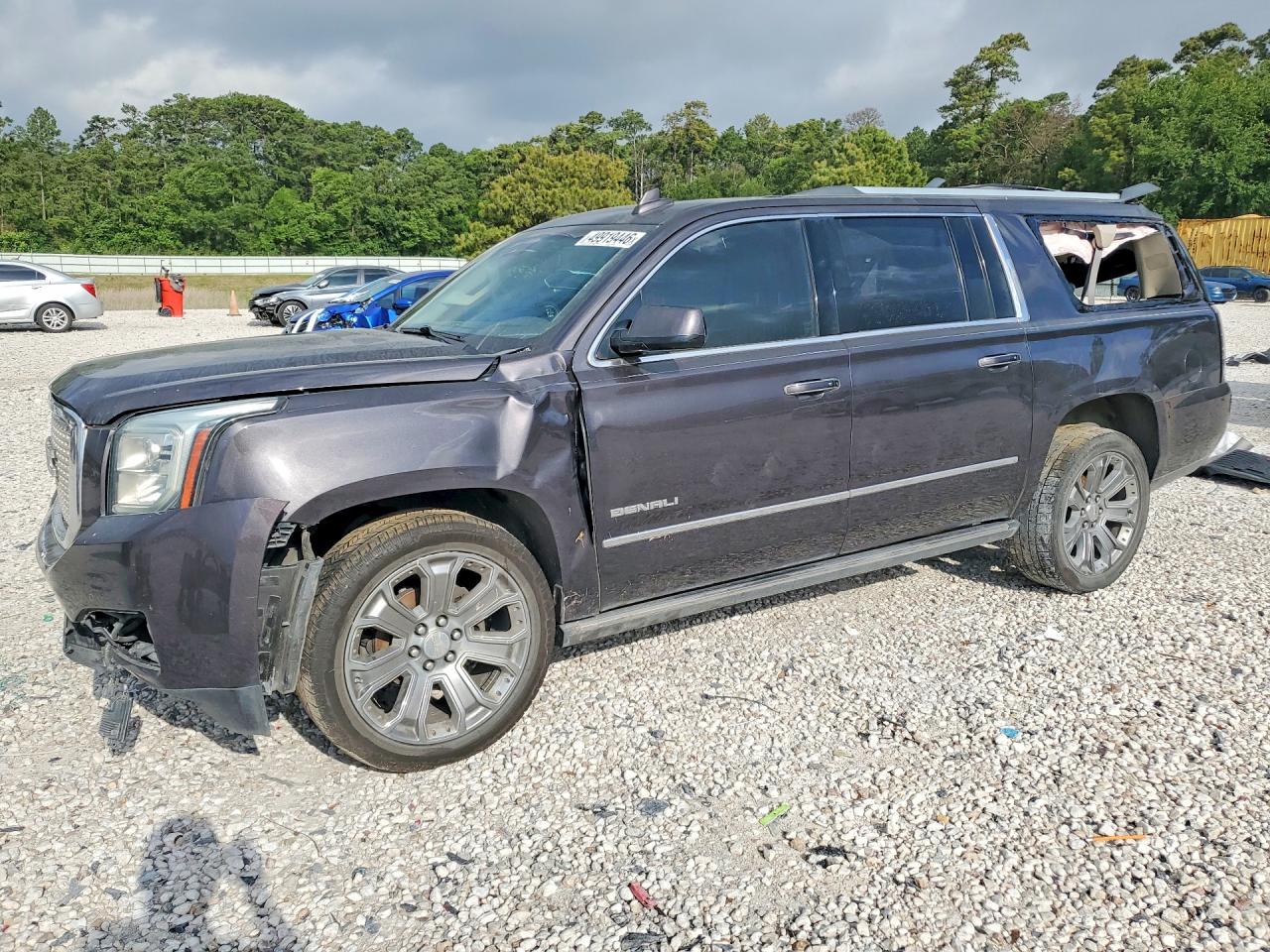 2016 GMC Yukon XL Denali, VIN 1GKS2HKJ4GR199099 — Rear end
