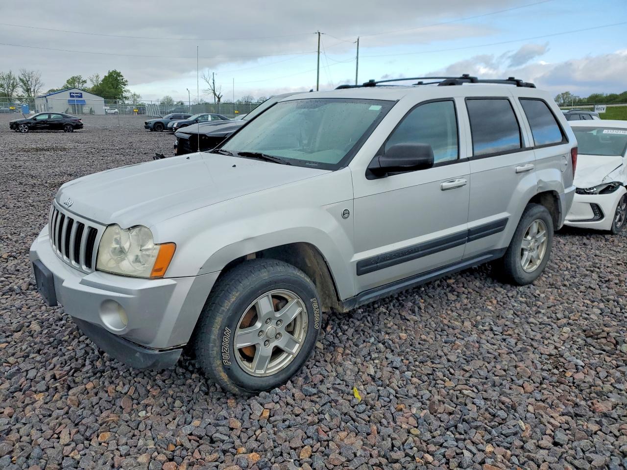 2006 Jeep Grand Cherokee Laredo, VIN 1J4HR48N86C182452 — Rear end