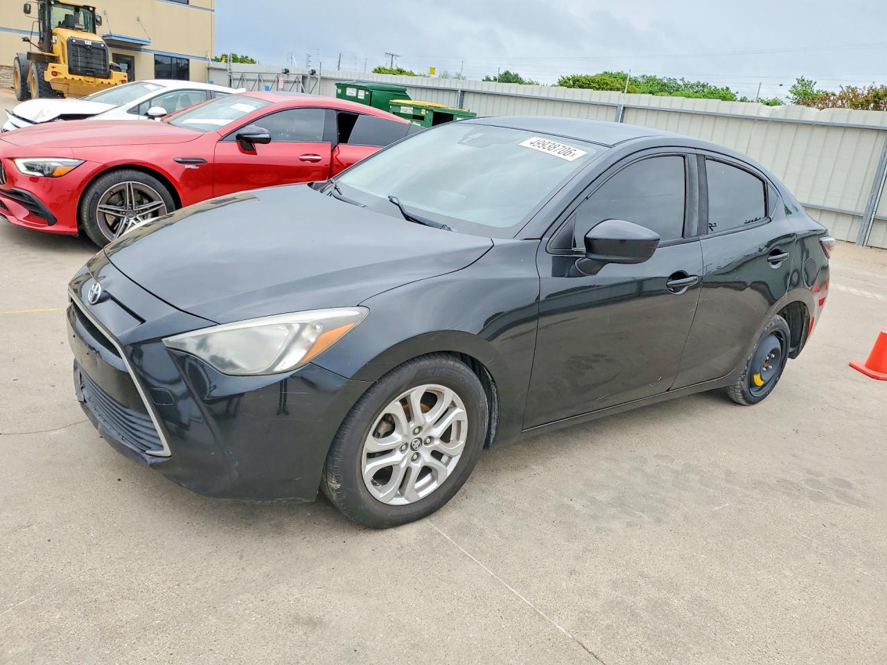 2017 Toyota Yaris, VIN 3MYDLBYV6HY171729 — Side