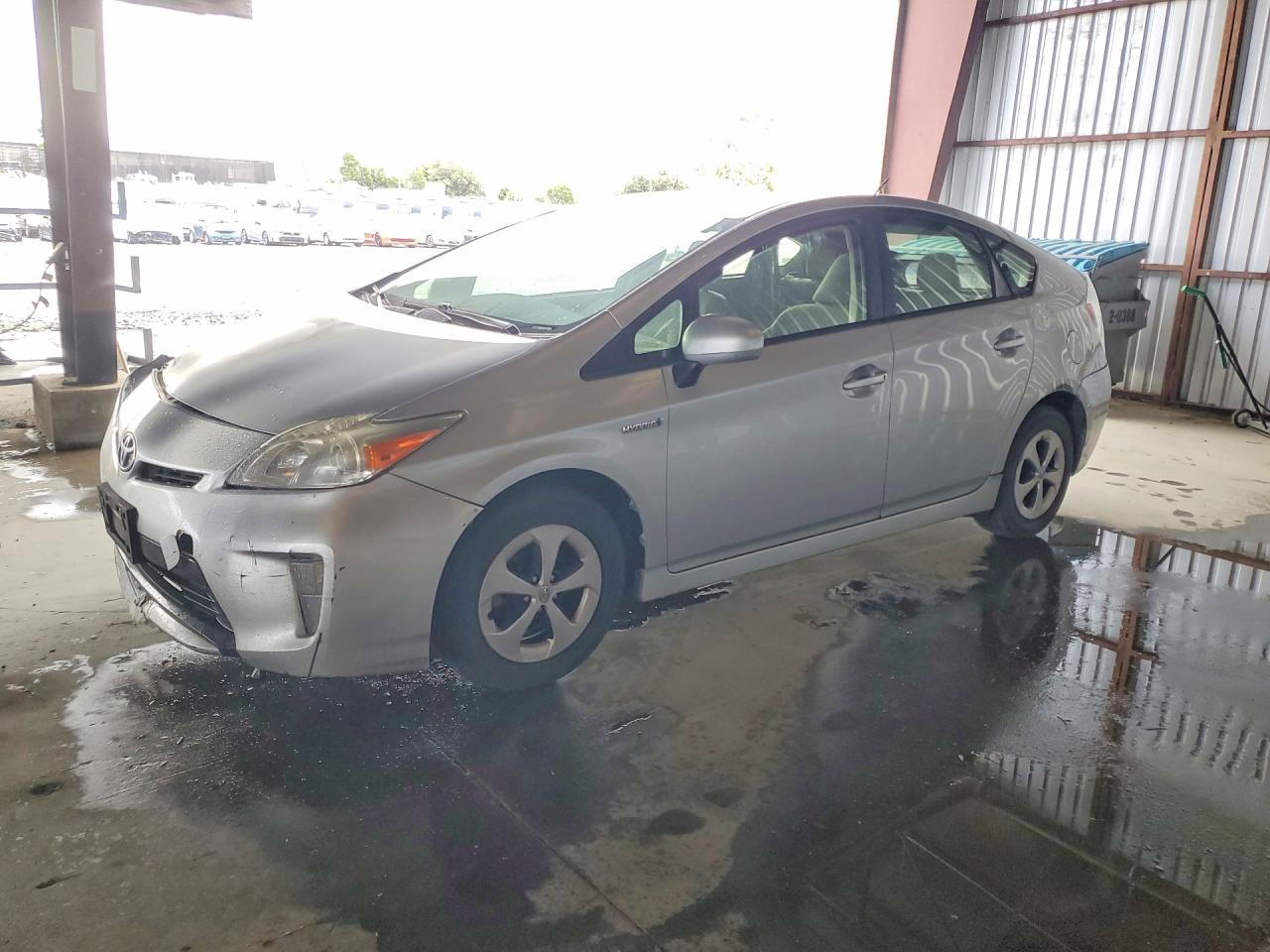 2015 Toyota Prius Two, VIN JTDKN3DU0F0448417 — Front end
