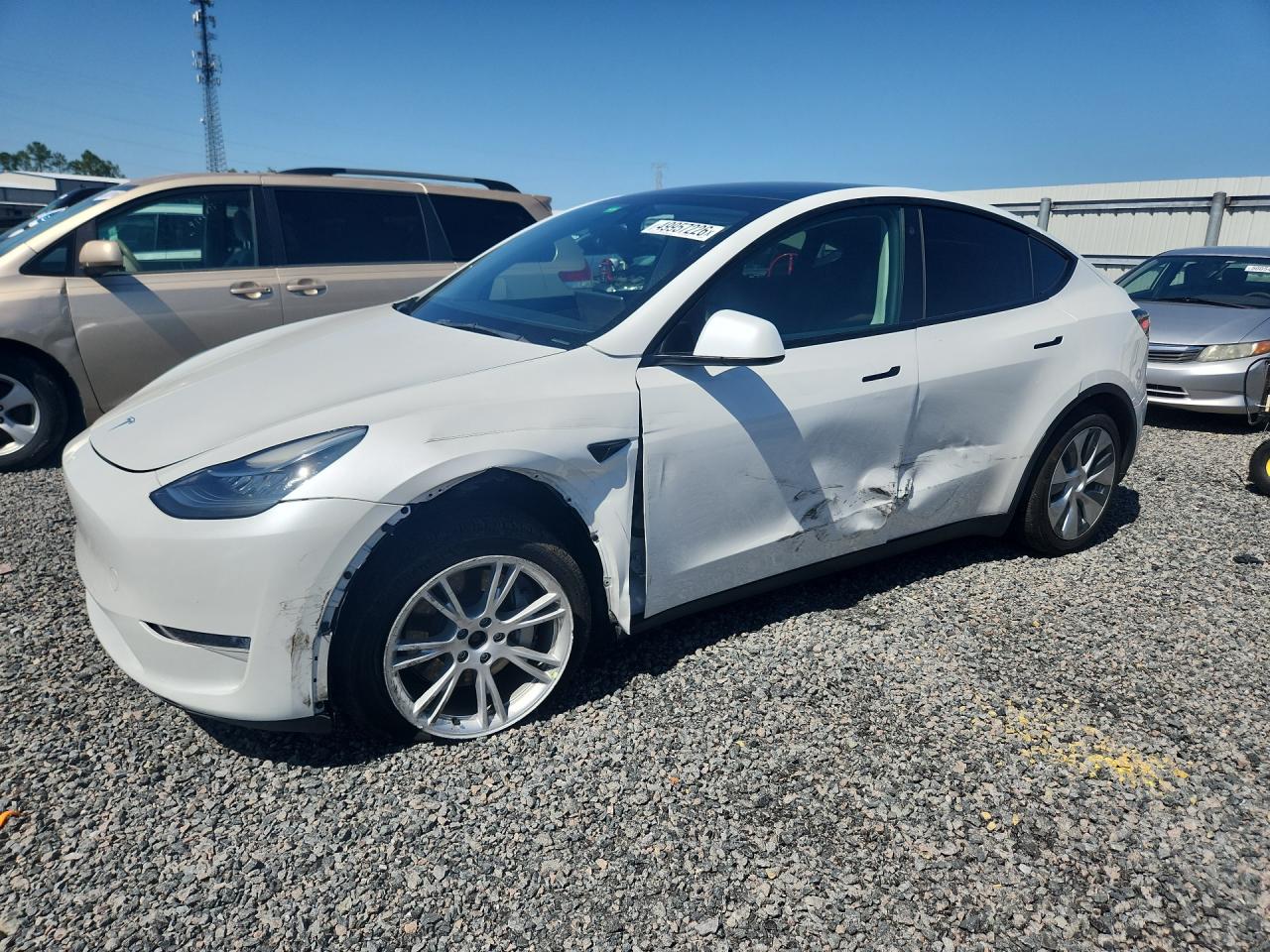 2021 Tesla Model Y Long Range, VIN 5YJYGDEE6MF260050 — Side