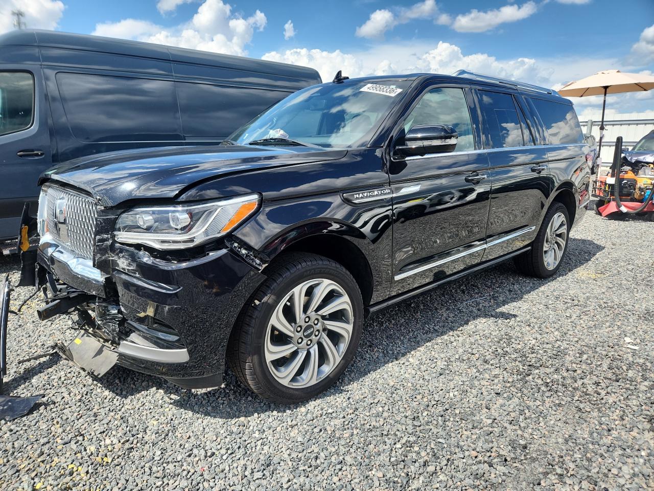2023 Lincoln Navigator Reserve, VIN 5LMJJ3LG1PEL12779 — Front end