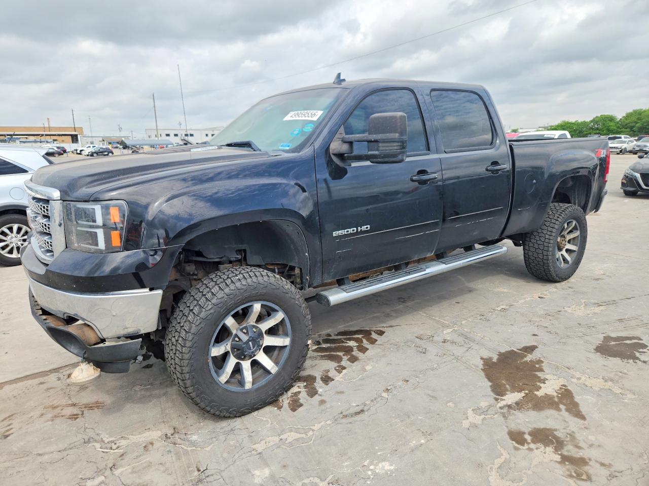 2013 GMC Sierra 2500HD SLT, VIN 1GT121C88DF143738 — Front end