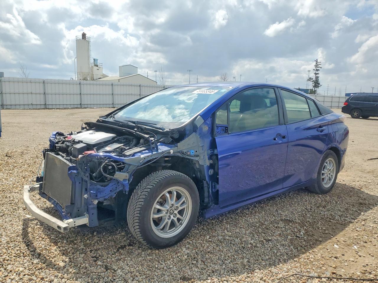 2018 Toyota Prius Three, VIN JTDKARFU7J3548808 — Front end