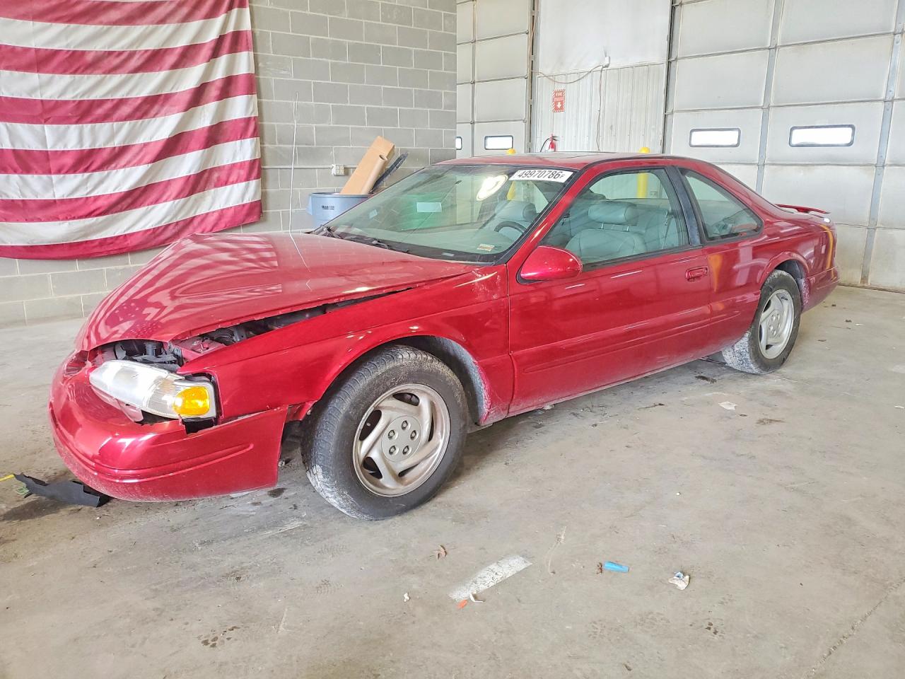 1997 Ford Thunderbird LX, VIN 1FALP62W0VH161542 — Front end