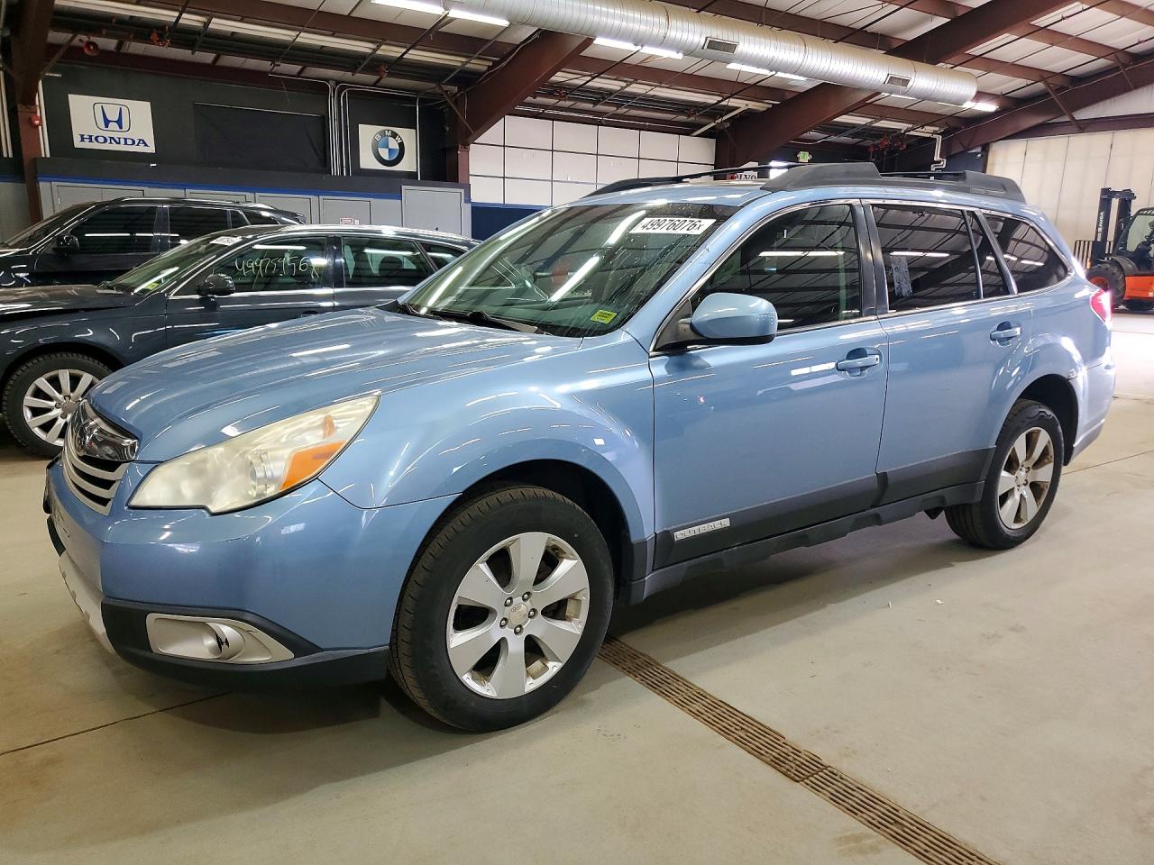 2010 Subaru Outback Limited Power Moon, VIN 4S4BRBKC6A3343408 — Front end